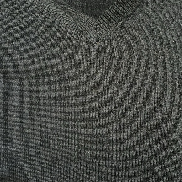 Banana Republic Extra Fine Merino navy blue mens v neck sweater - Picture 4 of 6